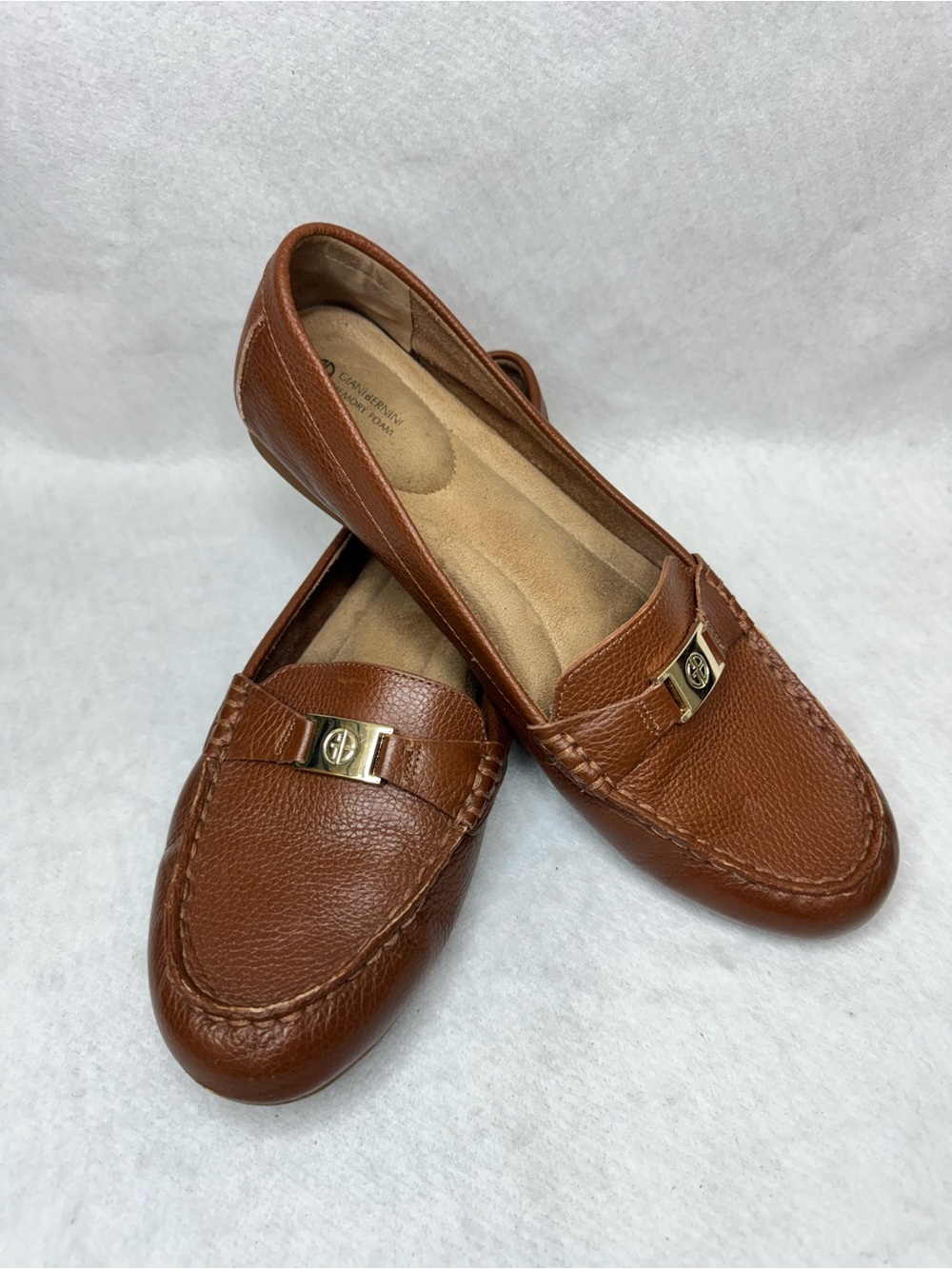 Giani Bernini Women's Brown Leather Loafers w Gold Logo Accent Size 9.5